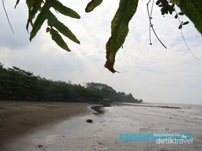 Pantai Ujung Negoro nan Cantik di Batang