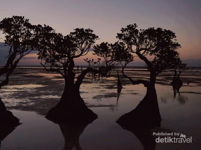 Pantai Walakiri dan Sunset yang Tak Terlupakan