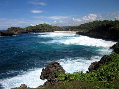 Pantai Watu Karung, Satu Lagi Spot Surfing Favorit di Jatim