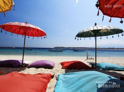 Papan Selancar Melayang di Gili Trawangan