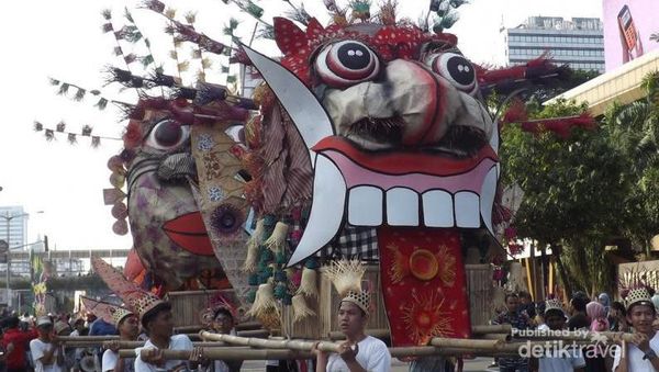 Parade Topeng di Jakarnaval 2014