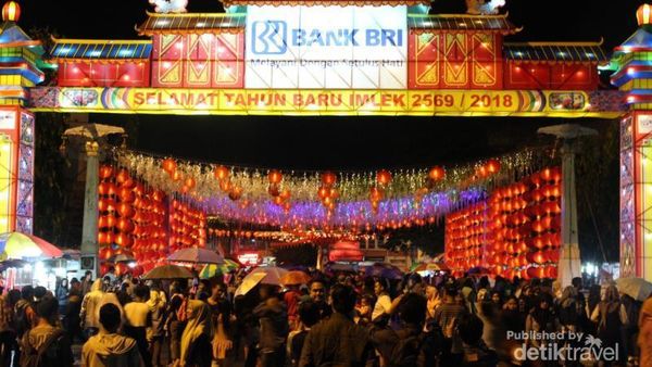Pasar Gede Solo dan Ribuan Lampion Cantik