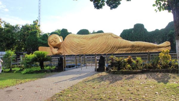 Patung Buddha Tidur Terbesar Ketiga Sedunia Ada di Mojokerto