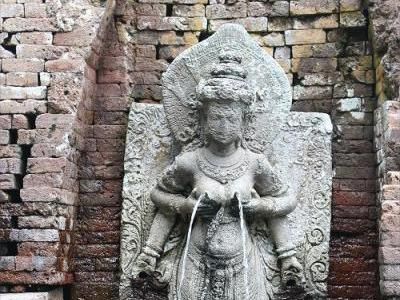 Payudara Dewi Laksmi Mengeluarkan Air Berkhasiat