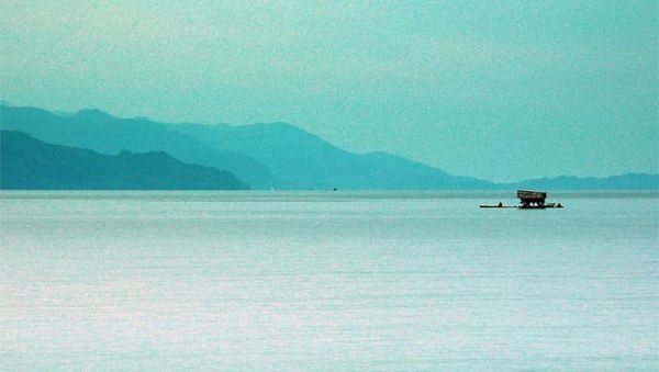 Pemandangan Aduhai di Pantai Amay