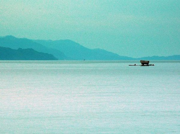 Pemandangan Aduhai di Pantai Amay