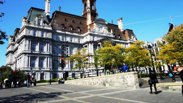Pemandangan Cantik di Tengah Kota Montreal, Kanada