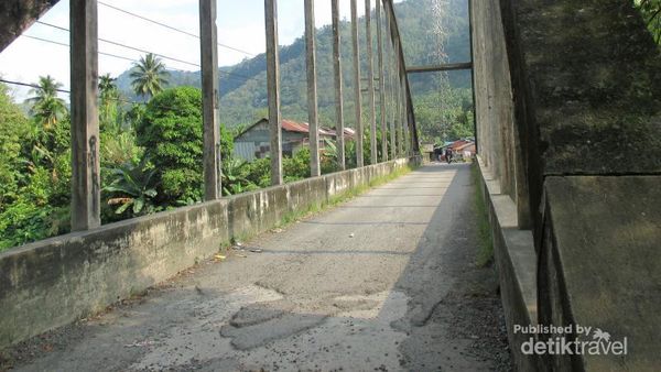 Pemandangan Indah dari Jembatan Tertua di Sumatera Utara