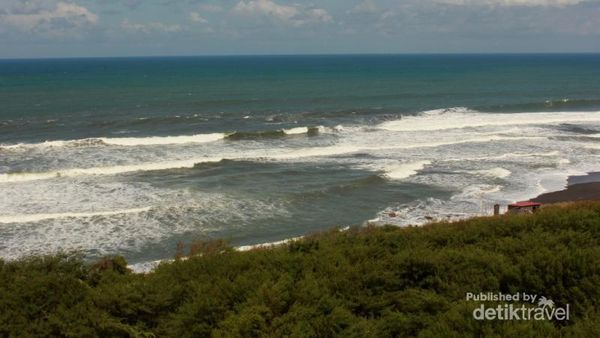 Pemandangan Keren dari Puncak Mercusuar di Bantul