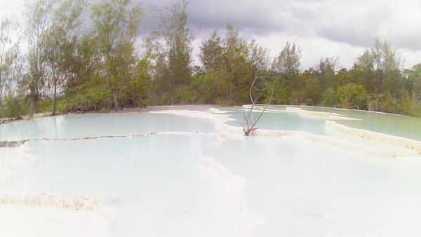 Pemandian Air Panas di Sulawesi Tenggara Seperti Salju