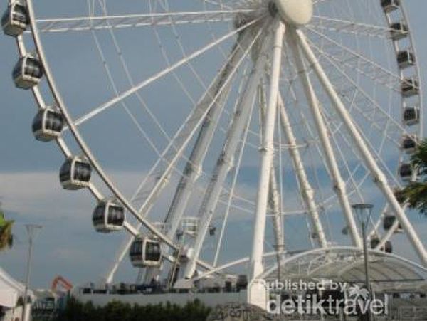 Penampakan Kota Melaka dari Bianglala Eye On Malaysia
