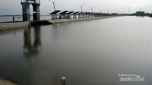 Penampakan Pantai di Pinggir Kota Medan