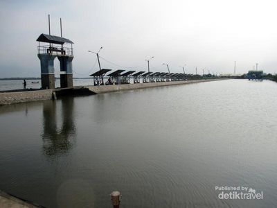 Penampakan Pantai di Pinggir Kota Medan