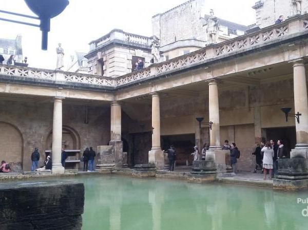 Peninggalan Bangsa Romawi di Kota Mandi Inggris