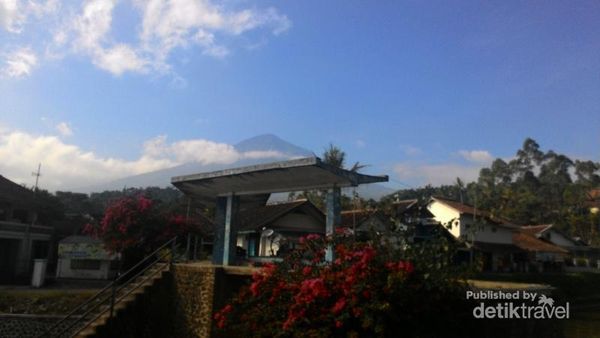 Perjalanan Menuju Puncak Cikuray di Garut