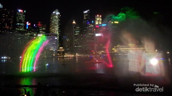 Pertunjukan Air Mancur Keren di Marina Bay Sands, Singapura
