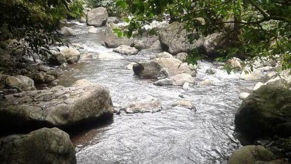 Pesona Air Terjun Saringgana yang Belum Banyak Orang Tahu