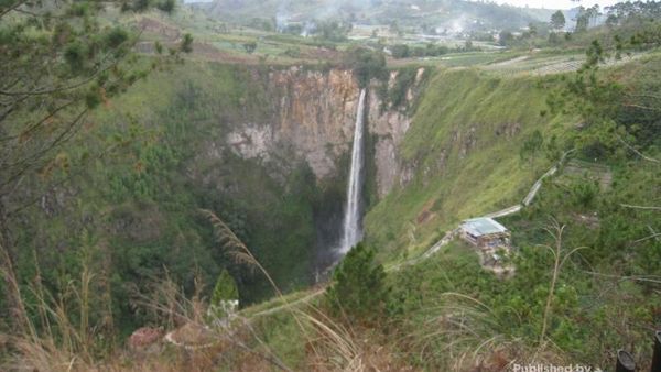 Pesona Air Terjun Sipiso-piso yang Tiada Dua