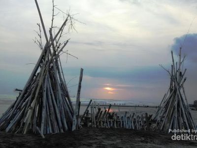 Pesona Batu Belig, Pantai Asyik Buat Nongkrong di Bali