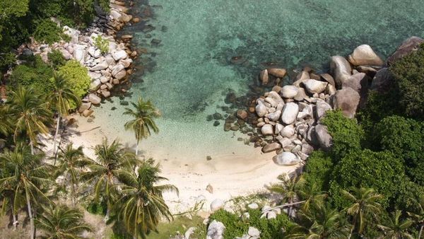 Pesona Belitung Dari Puncak Mercusuar