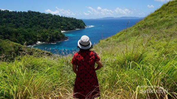 Pesona Bukit Pulisan yang Bikin Enggan Berkedip