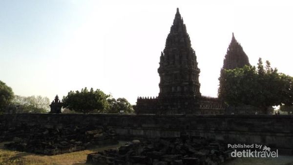 Pesona Candi Prambanan yang Tak Pernah Padam