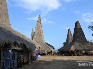 Pesona Desa Adat Ratenggaro yang Tiada Habisnya