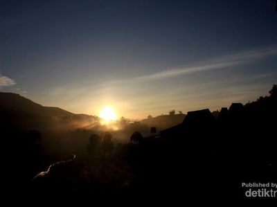 Pesona Dieng Saat Fajar Menyingsing