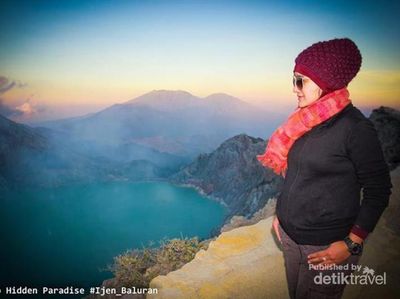 Pesona Kawah Ijen, Dari Penambang Belerang Hingga Api Biru