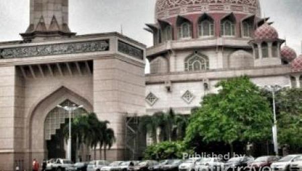 Pesona Masjid Pink Malaysia