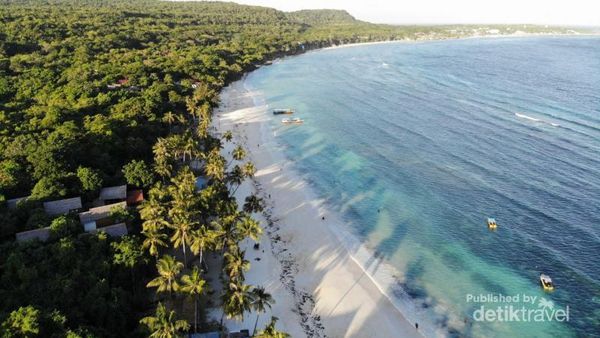 Pesona Pantai Bara di Tanjung Bira