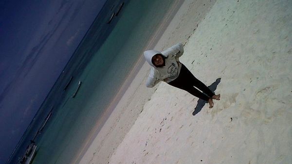 Pesona Pasir Putih Khas Rote di Pantai Nemrala