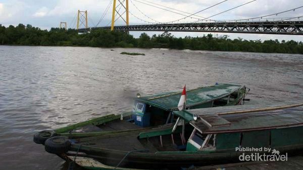 Pesona Sunset di Jembatan Barito, Kalimantan selatan