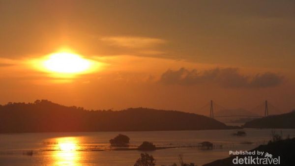 Pesona Sunset di Tanjung Piayu