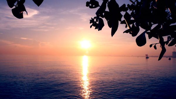 Pesona Sunset Pantai Anyer