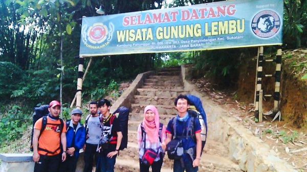 Pesona Waduk Jatiluhur dari Gunung Lembu di Purwakarta