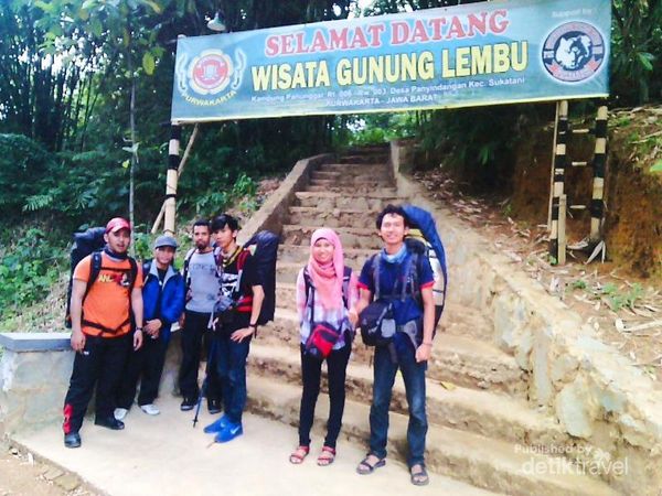 Pesona Waduk Jatiluhur dari Gunung Lembu di Purwakarta