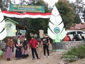 Petualangan Menanjak Gunung Merbabu Saat Kemarau
