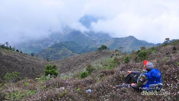 Petualangan Mendaki Gunung Prau Lewat Dieng Wetan