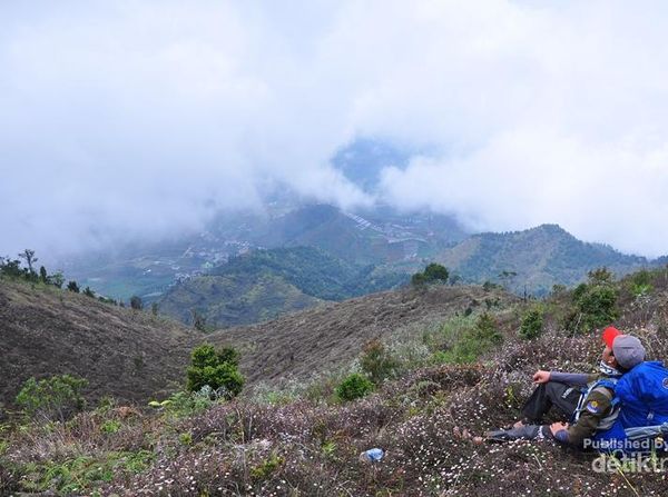 Petualangan Mendaki Gunung Prau Lewat Dieng Wetan