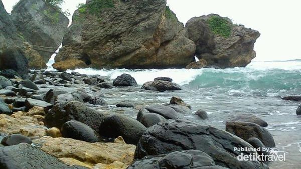Pidakan, Pantai Perawan di Timur Pacitan