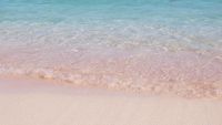 Pink Beach, Pantai Pasir Merah Muda Favorit Turis Dunia