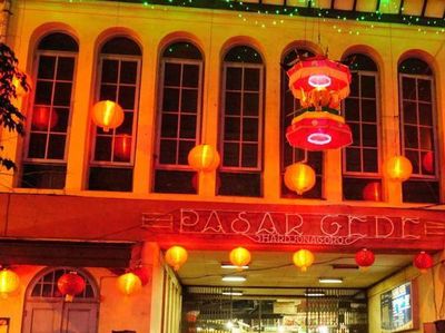 Pocong & Ratusan Lampion di Solo