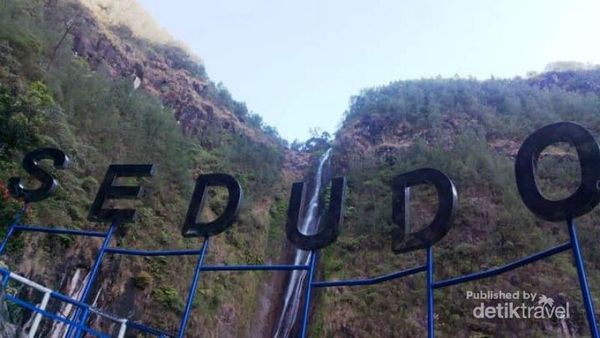 Potret Air Terjun Sedudo yang Terkenal Mistis