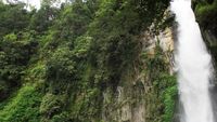 Potret Cantik Air Terjun Sikulikap di Sumut