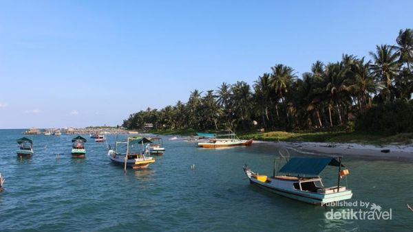 Potret Cantik Pantai Lampu di Bangka