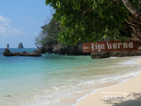 Potret Eksotisme Pantai Tiga Warna di Malang
