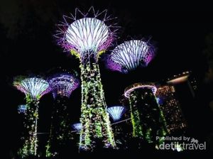Potret Gemerlap Singapura