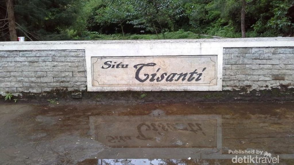 Potret Hulu Citarum & Makam Dipatiukur Potret Hulu Citarum & Makam Dipatiukur