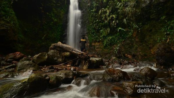 Potret Indah Curug Mandala di Subang